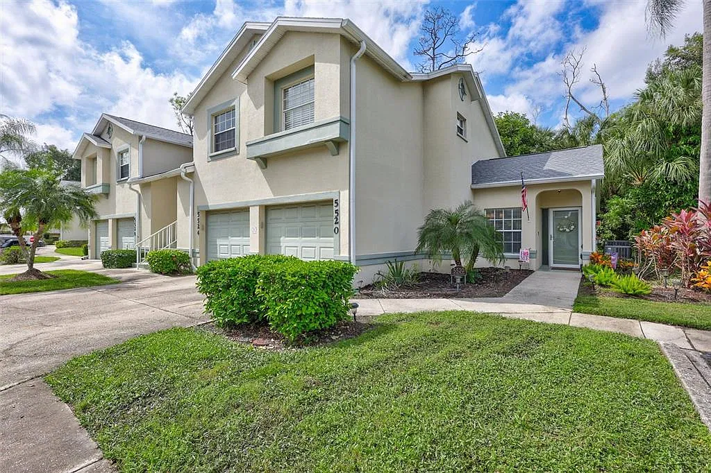 2 bed, 2.0 bath, 1004 sqft, $2,150 — Photo 1