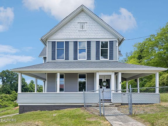2nd image of 902 Queen Ave