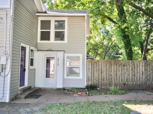 201 1/2 W Columbia St, Weatherford, TX 76086