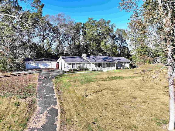 3rd image of 15 Dogwood Ln