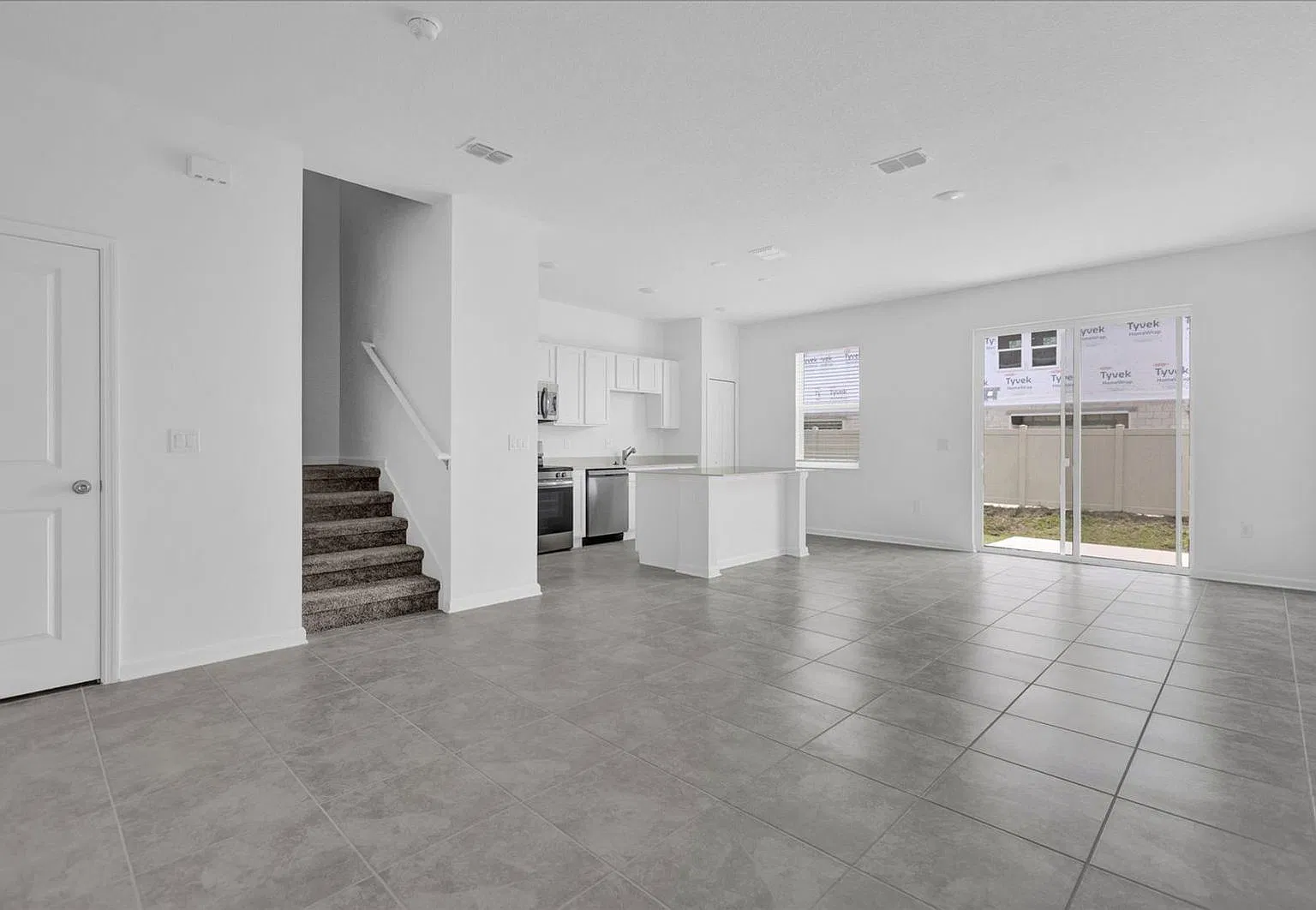 3 bed, 2.5 bath, 2034 sqft, $1,900 — Photo 3