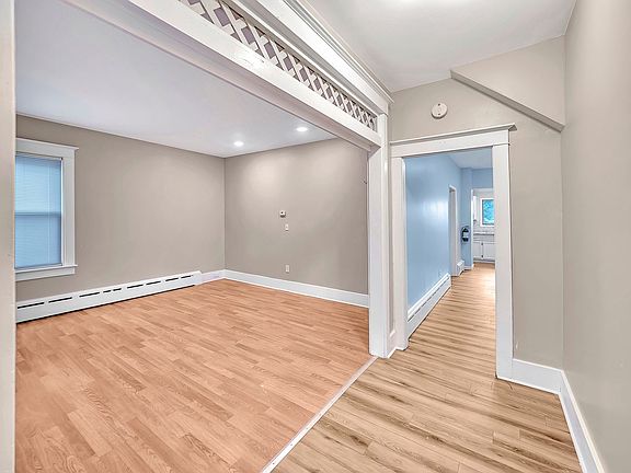 5th image of 270 Irwin St APT 1