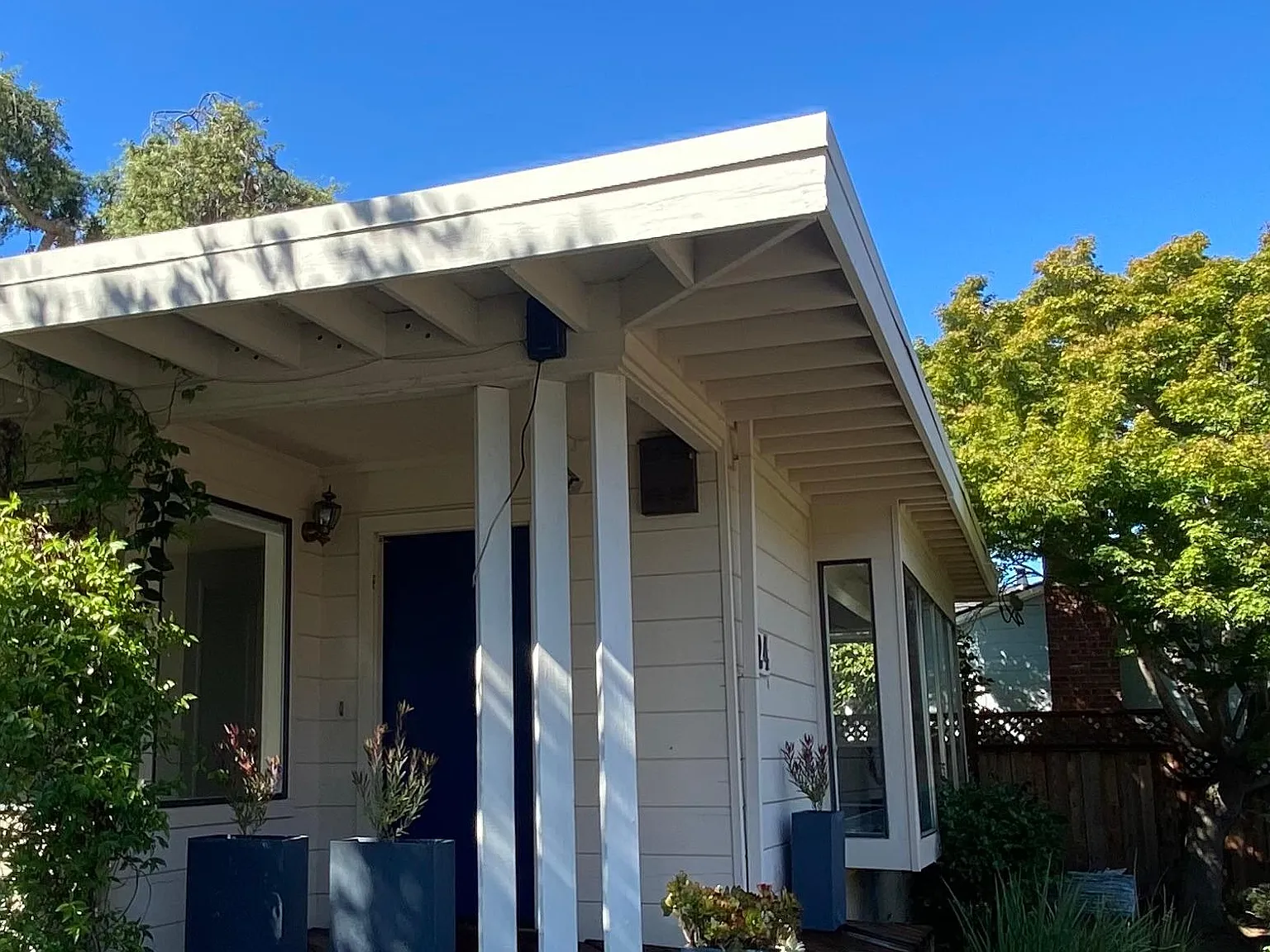 124 Edgehill Dr — Photo 2