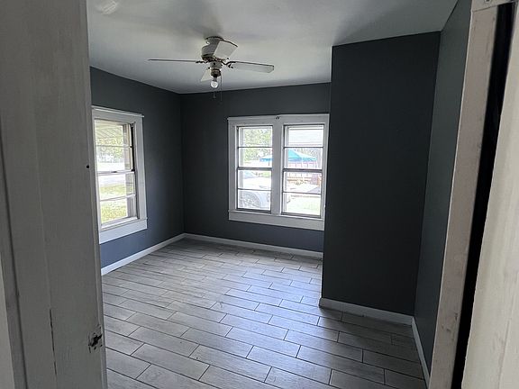 3rd image of 1112 N College Ave