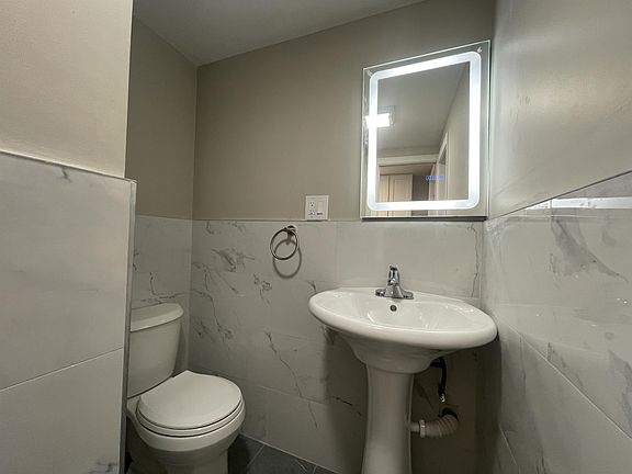 5th image of 9 Boswell Ave #2