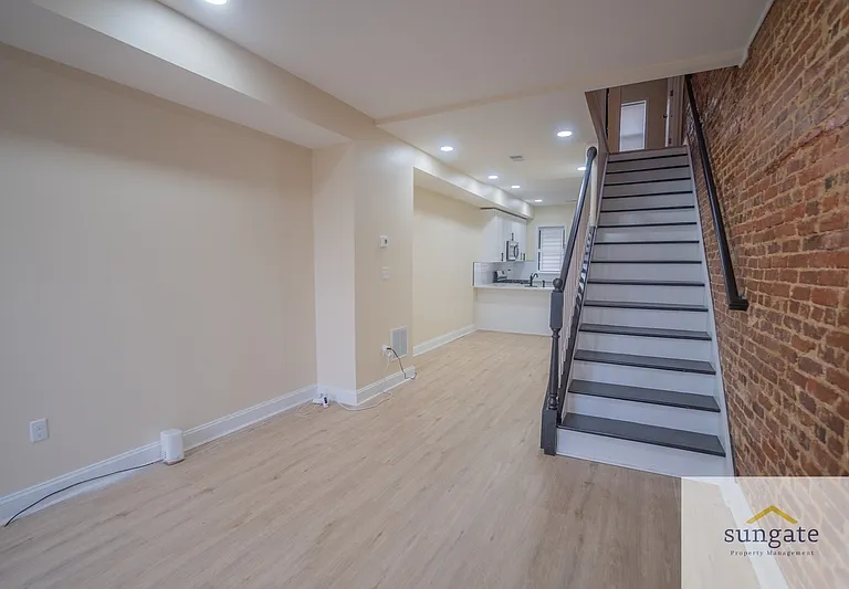 3205 Esther Pl — Photo 3