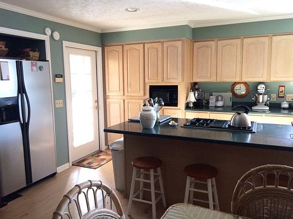 4th image of 271 W Peninsula Dr