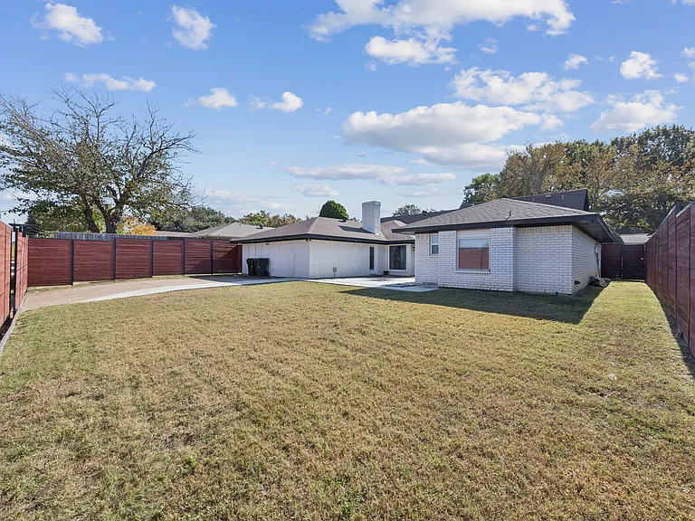 2833 Meadowbrook Dr — Photo 36