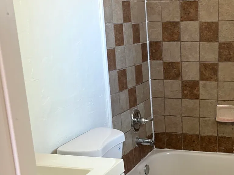 1036 N 13th Ave #A — Photo 18