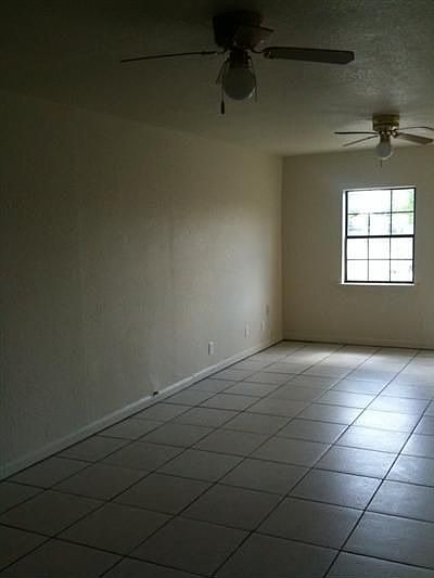 2nd image of 423 Stockton St
