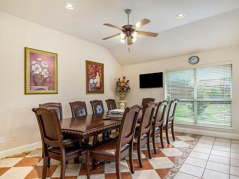 6925 Katherine Ct — Photo 14
