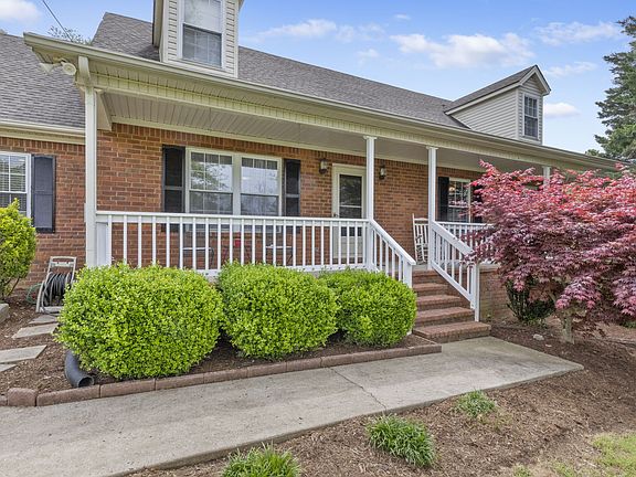 2nd image of 104 Erica Pl