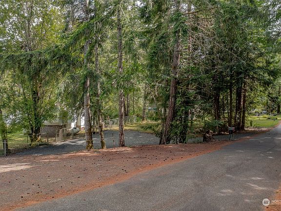 4th image of 2050 SE Crescent Drive