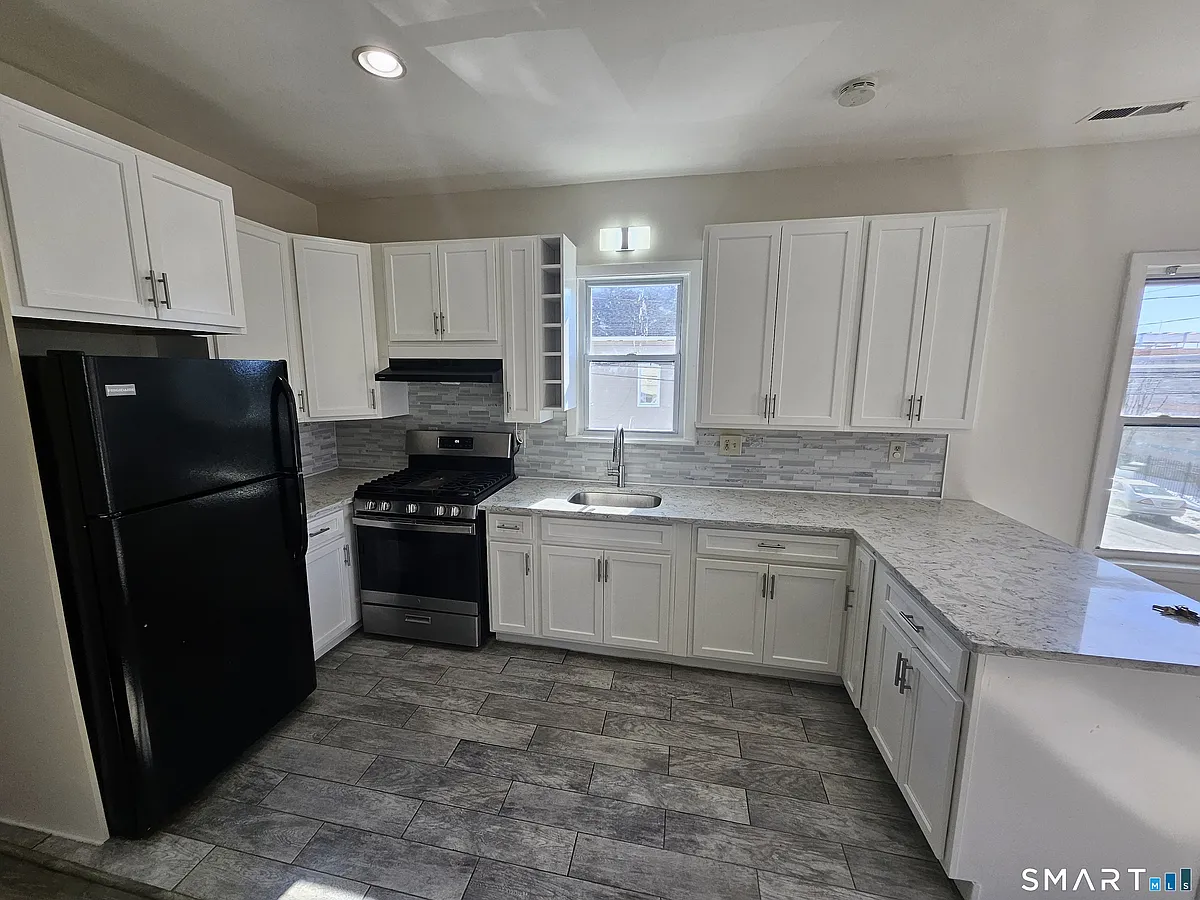 Building Photo - 236 Brooks St #236