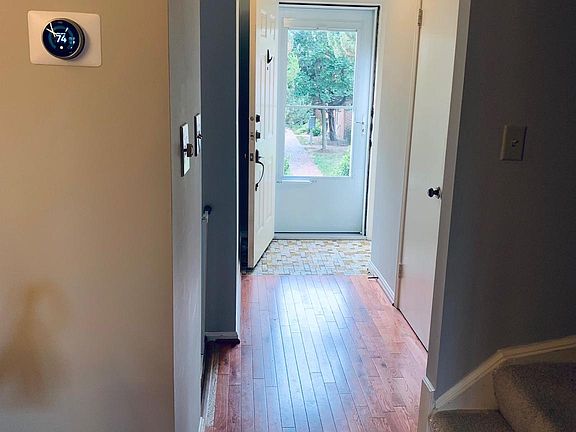 5th image of 1623 S Barton St #18