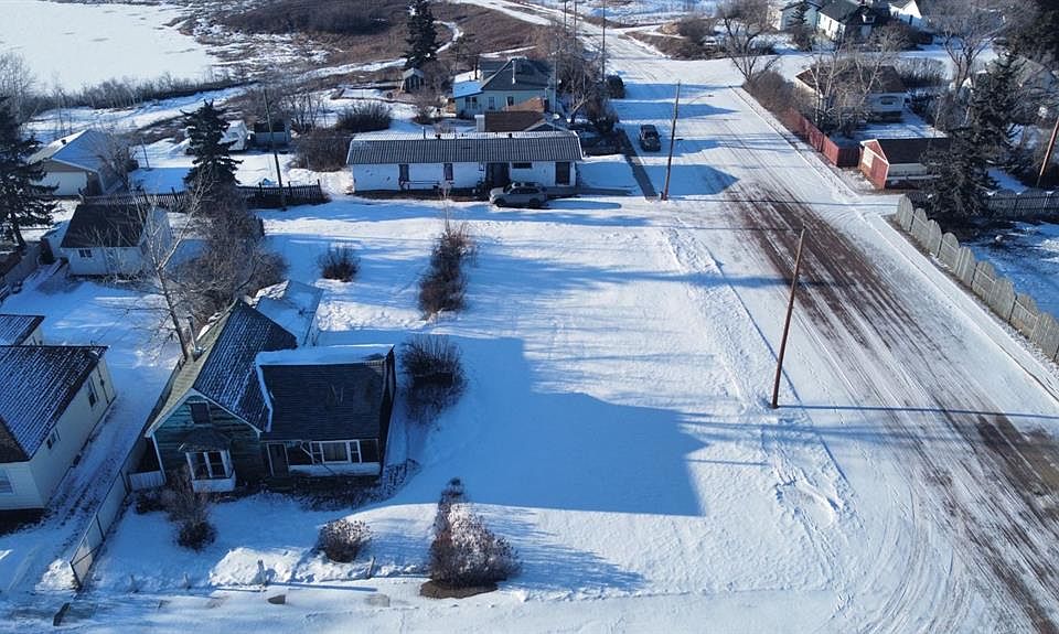2nd image of 4940 51st St