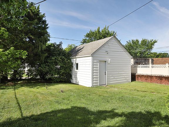 2nd image of 375 E Royal Forest Blvd