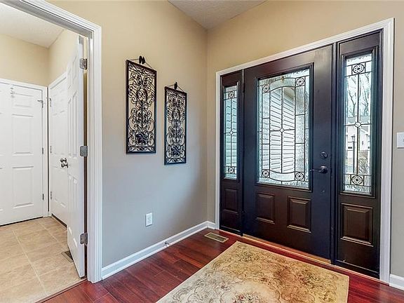 3rd image of 843 Lakeview Ct Unit 12