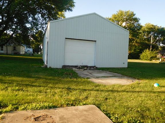 4th image of 400 N Spencer St