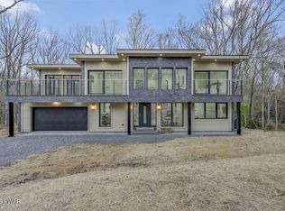 119 Comstock Dr, Lords Valley, PA 18428