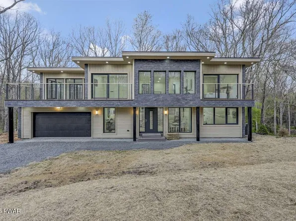 119 Comstock Dr, Lords Valley, PA 18428