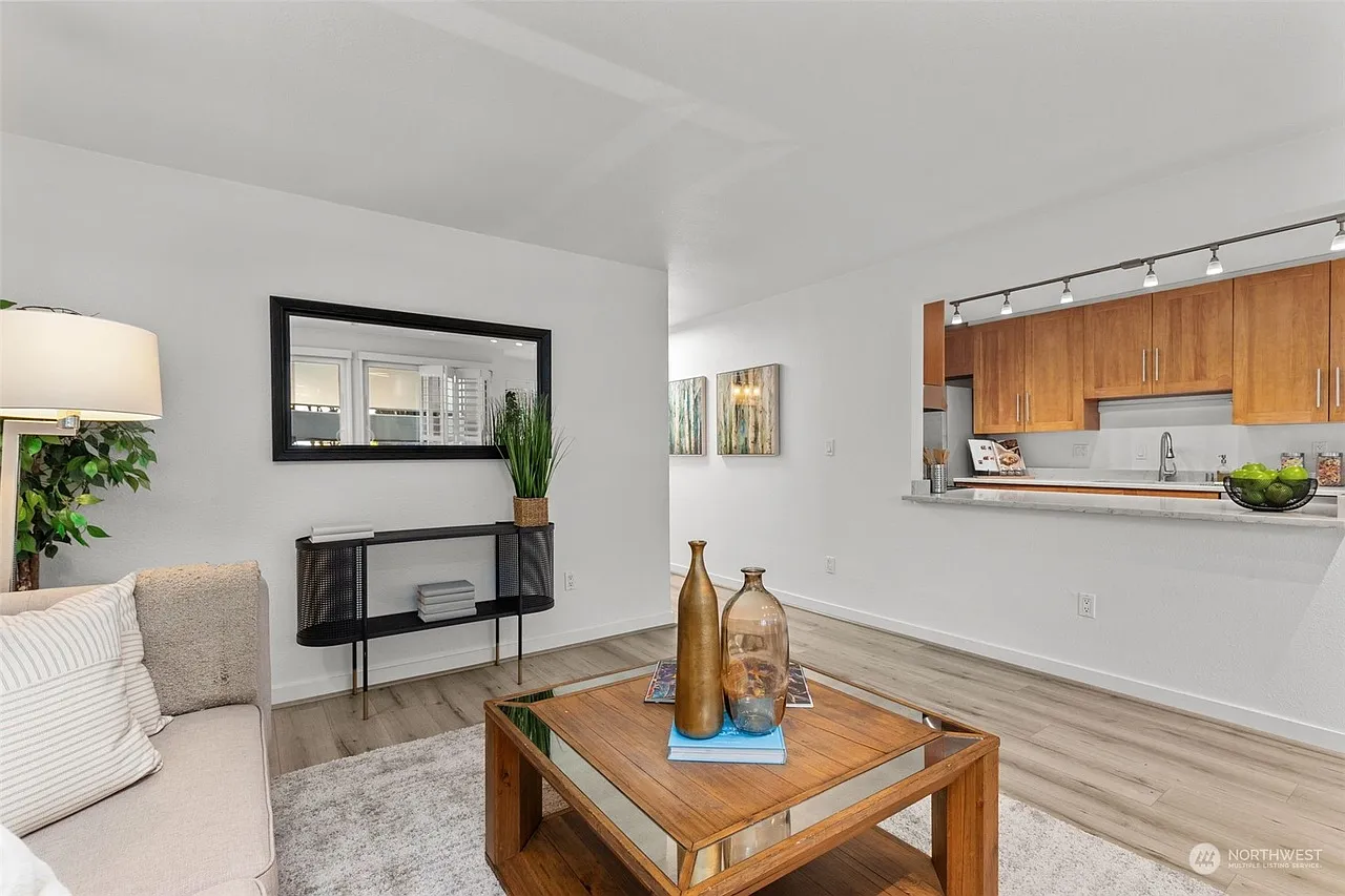2 bed, 1006 sqft, $3,450 — Photo 2