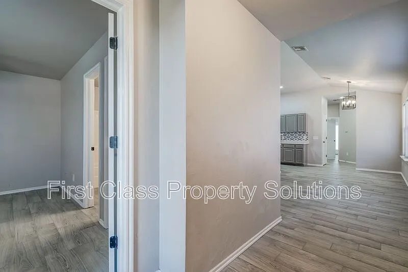 3 bed, 2.0 bath, 1124 sqft, $1,500 — Photo 4