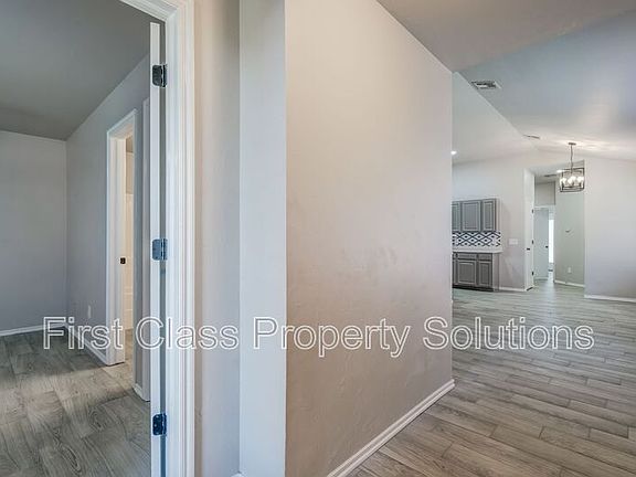 4th image of 1322 Commerce Dr