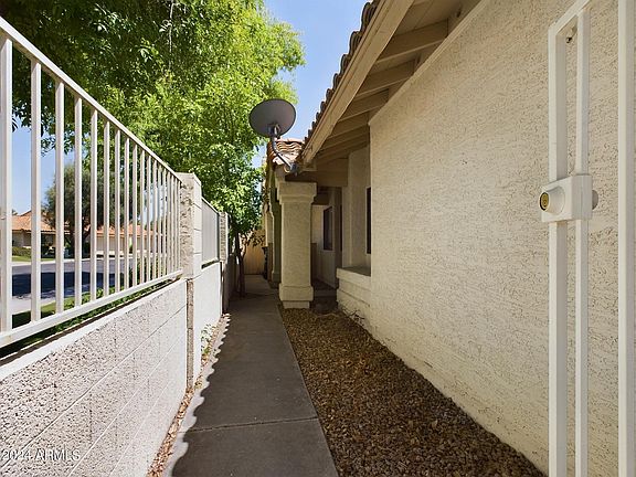 5th image of 1073 E CHILTON Drive