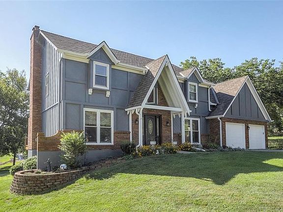 2nd image of 213 NW Candlebark Ct
