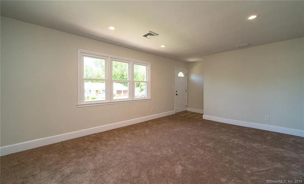 3 bed, 1015 sqft, $3,075 — Photo 4