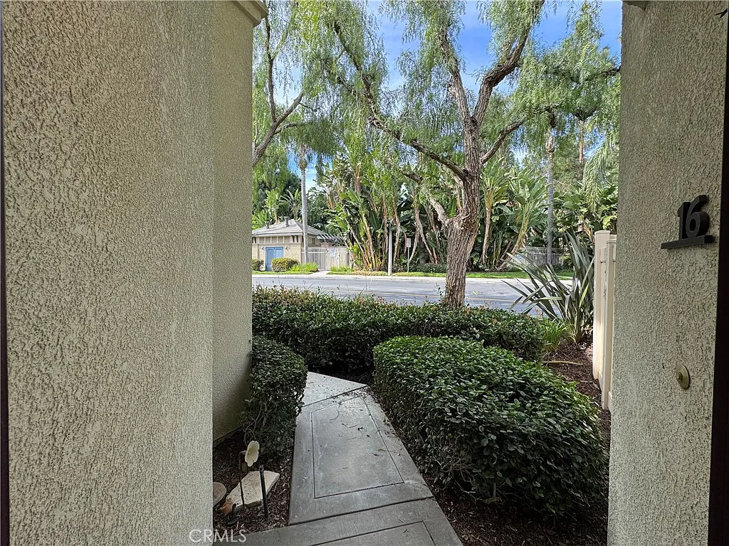 3 bed, 2.5 bath, 1506 sqft, $4,400 — Photo 4