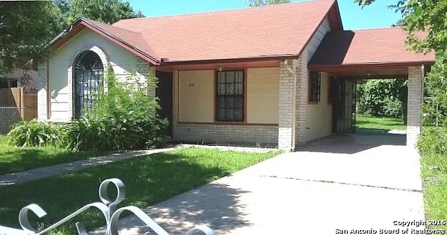 2 bed, 1.5 bath, 912 sqft, $1,600 — Photo 2