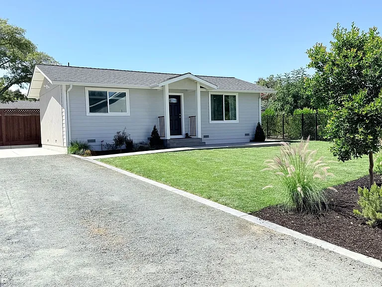 205 Barbara Ct #A — Photo 2