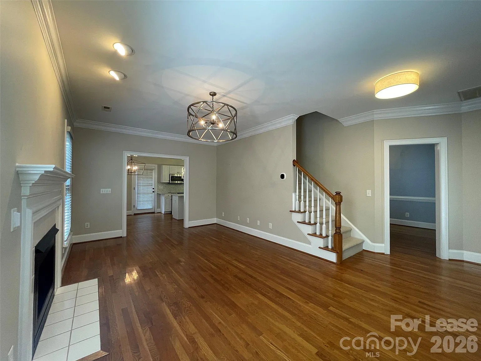 4 bed, 2.5 bath, 2003 sqft, $3,300 — Photo 3