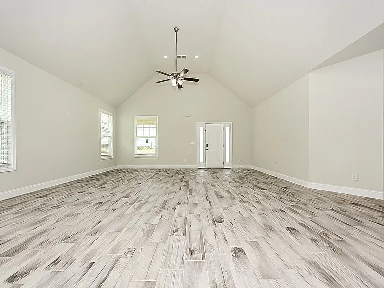 127 Hunts Mill Cir — Photo 4