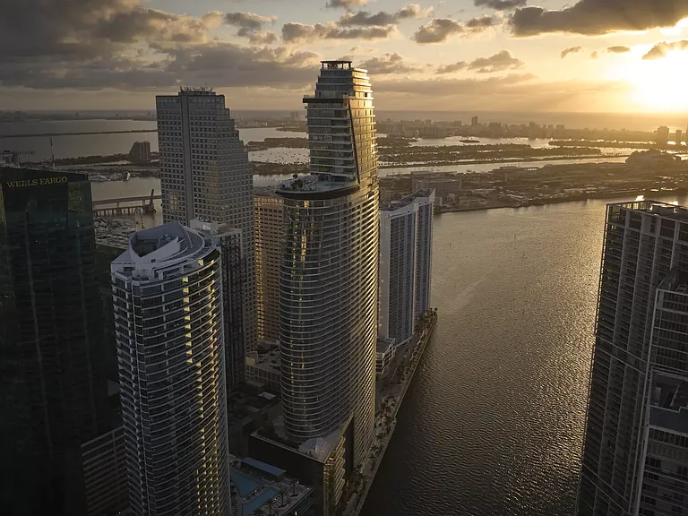 300 Biscayne Blvd #4807 — Photo 1