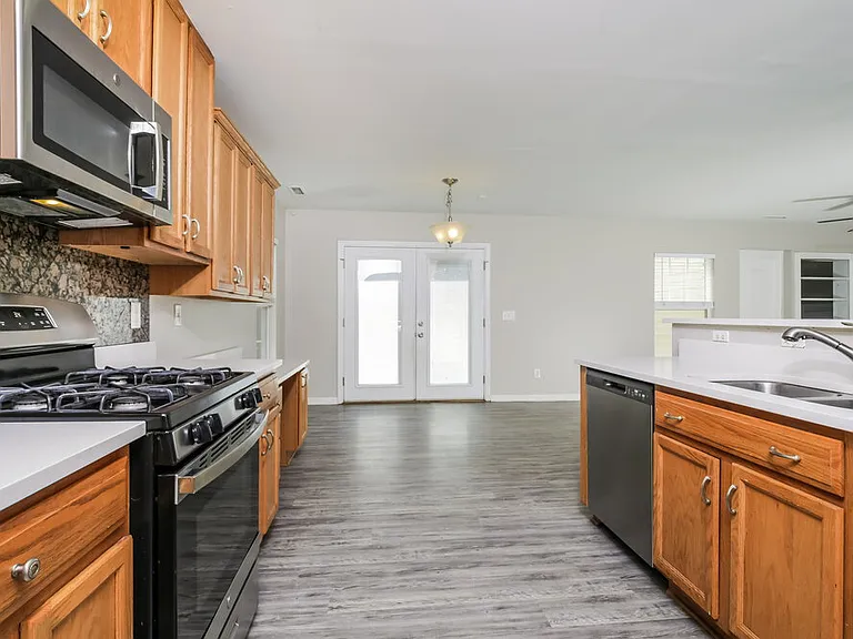 1650 Southcross St — Photo 10