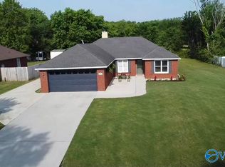 110 Derwent Ln, Huntsville, AL 35810