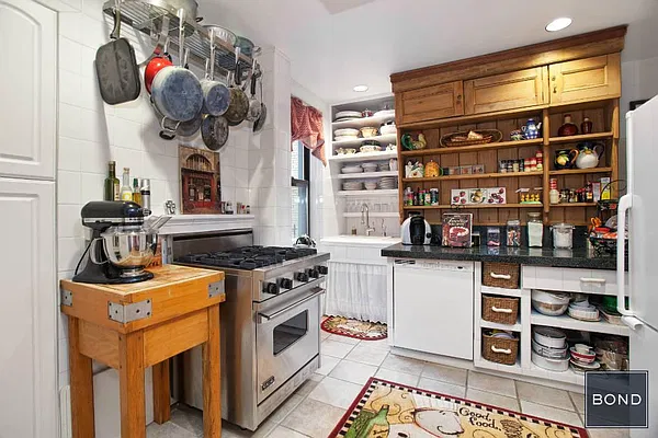 Sold by Bond New York | media 5