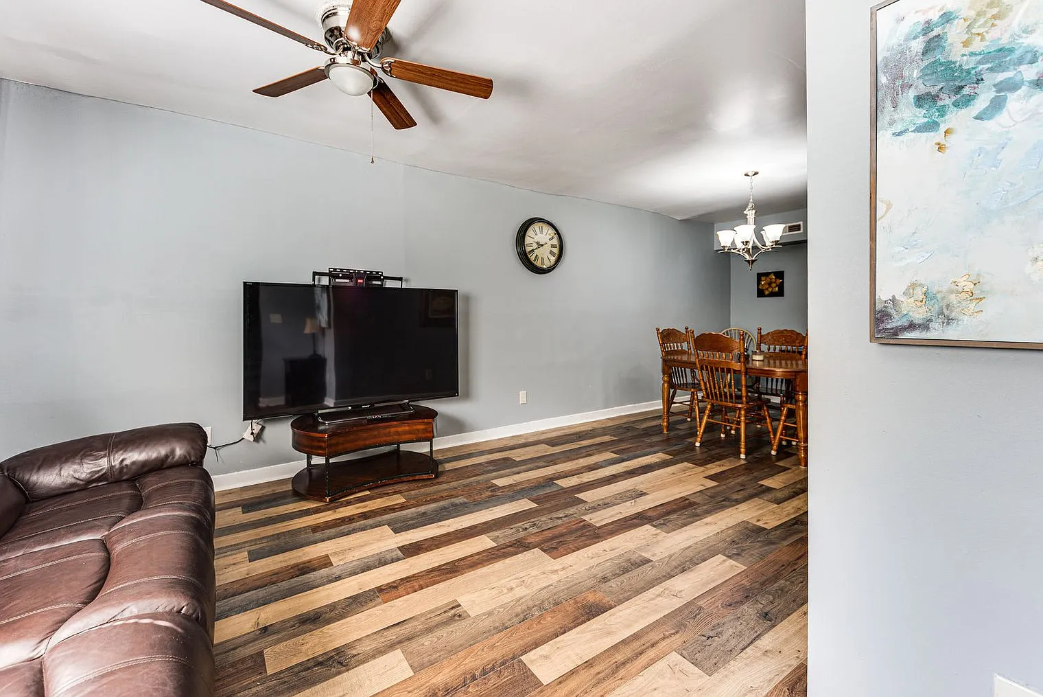 3 bed, 2.0 bath, 1323 sqft, $3,774 — Photo 2