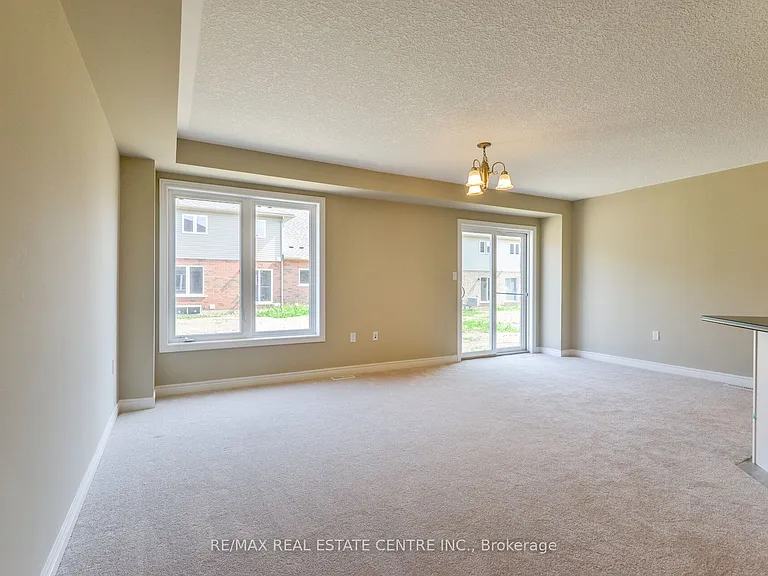 44 Cittadella Blvd — Photo 6