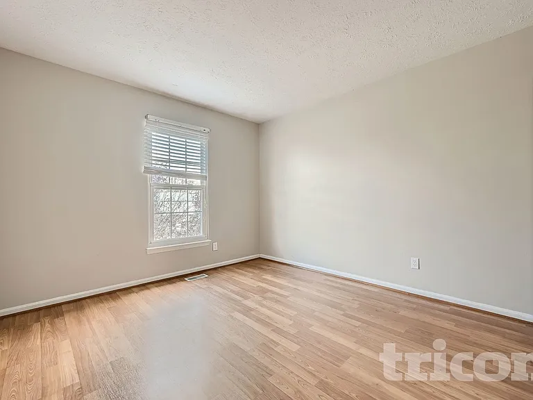 9432 Seven Courts Dr — Photo 12