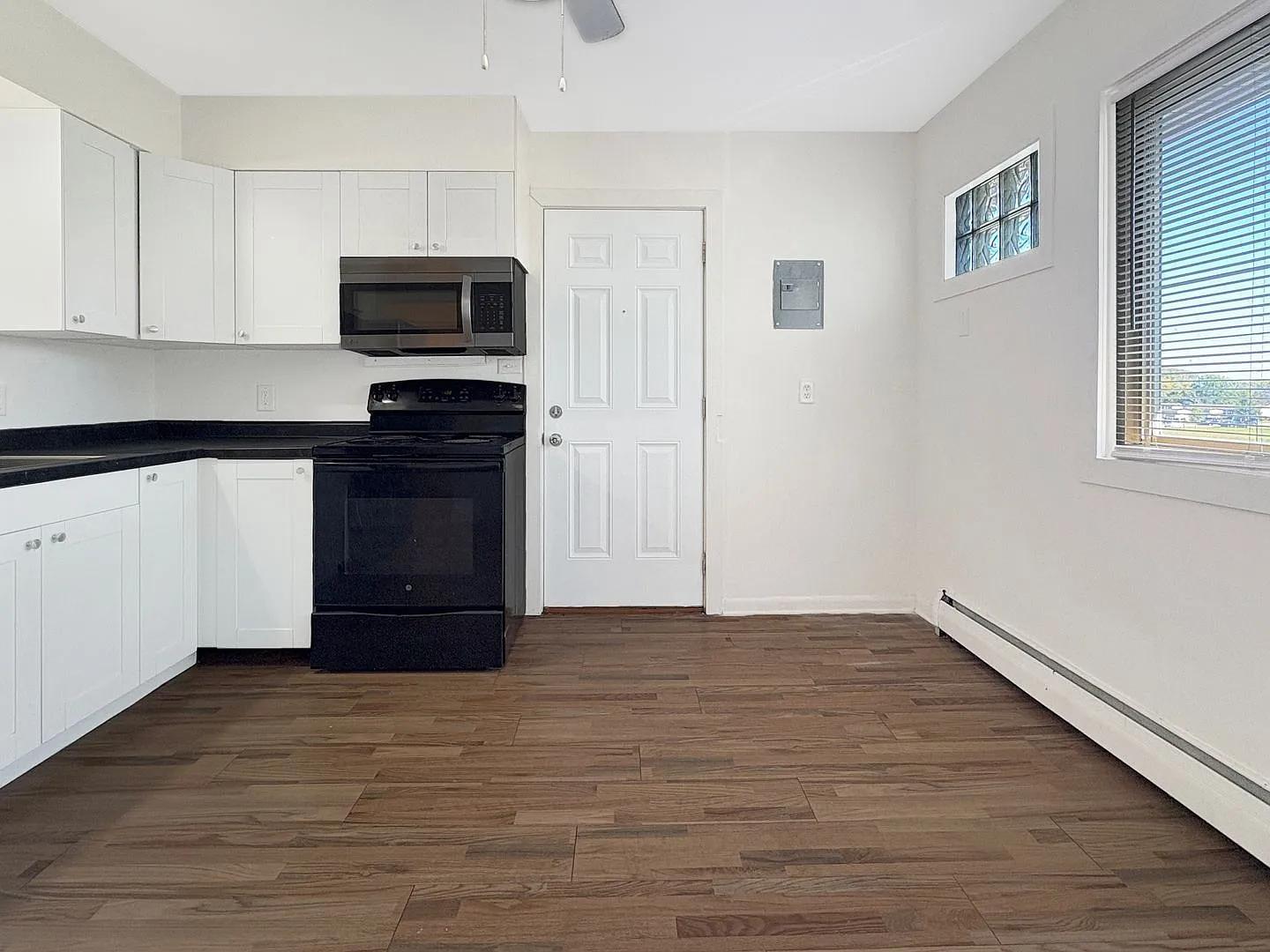 2 bed, 1.0 bath, 950 sqft, $1,295 — Photo 4