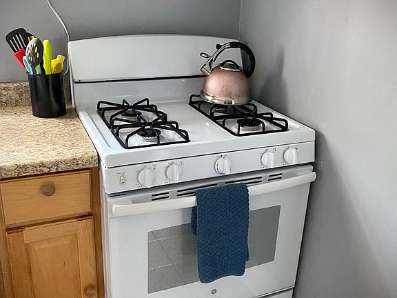 4th image of 717 E 5th St