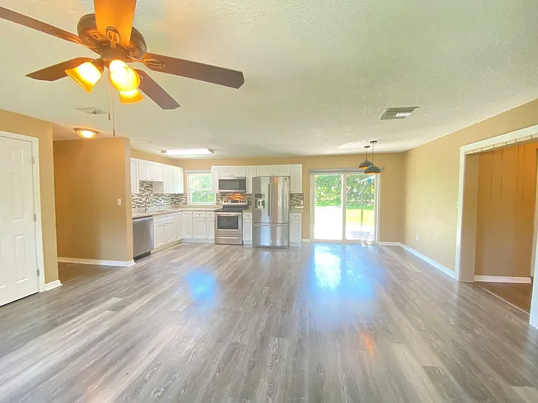 908 Teatro Ct — Photo 4