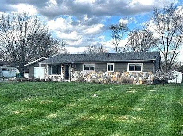 4832 Summerhill Dr, Clarkston, MI 48346
