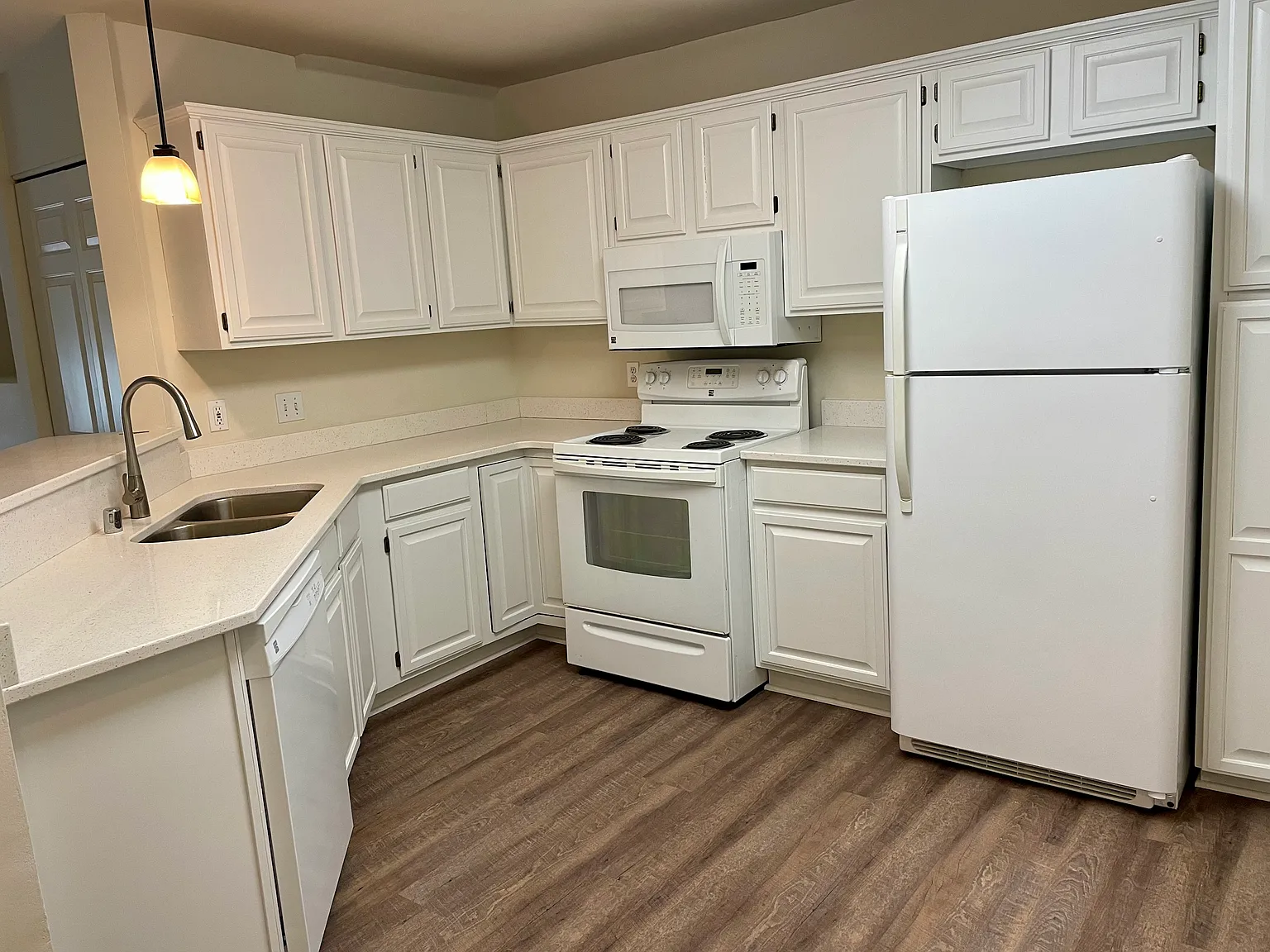 2 bed, 1500 sqft, $1,900 — Photo 2