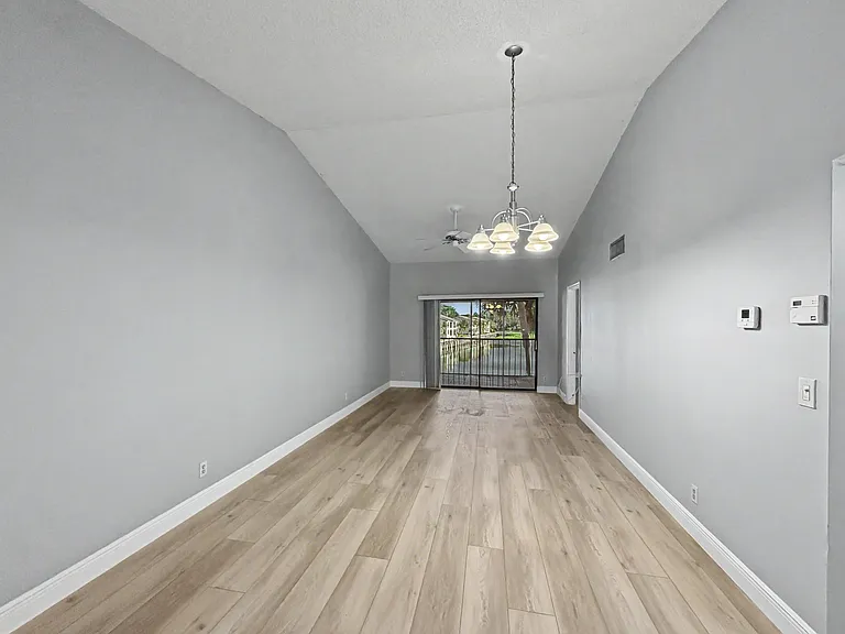 330 Palmwood Pl #210 — Photo 9