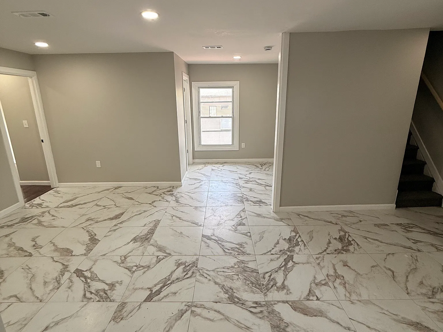 4 bed, 1300 sqft, $3,800 — Photo 3